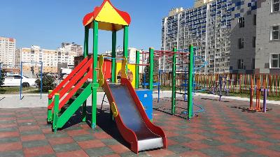 В Кировском районе открылась новая детская площадка