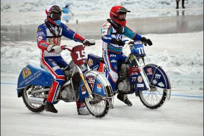 Новосибирские гонщики победили в Кубке России по мотогонкам на льду