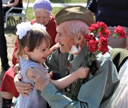 Активисты ТОС поздравили ветеранов Великой Отечественной войны с Днем Победы
