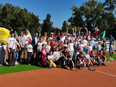 Новый теннисный корт открылся возле парка "Бугринская роща"