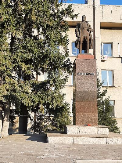Памятник Кирову открыли после реконструкции 