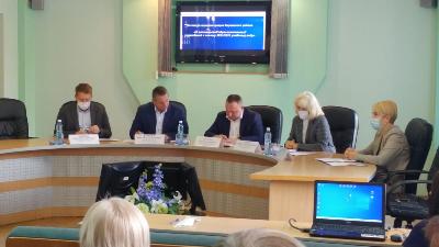 Готовность образовательных учреждений Кировского района к новому 2021/2022 учебному году обсудили на коллегии