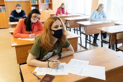  «Родители новосибирских выпускников сдали пробный ЕГЭ по математике базового уровня»
