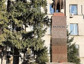 Памятник Кирову открыли после реконструкции 