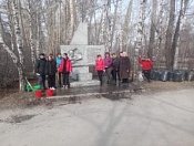 Активисты выходят на уборку памятных мест