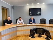 Глава администрации Кировского района Андрей Выходцев провел встречу с жителями аварийного дома