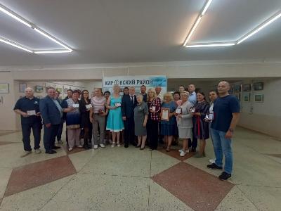 Памятные знаки вручены в администрации района