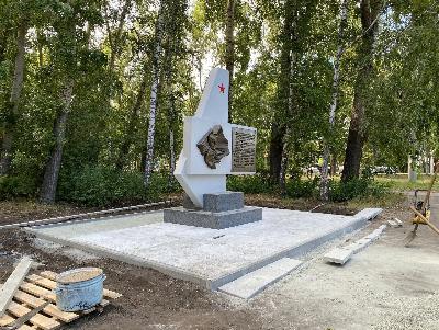 В Кировском районе благоустраивают памятник И.В. Громову!