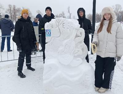 Команда Кировского района заняла первое место в городском конкурсе снежной скульптуры "СнежНосибирск", который прошёл 5 и 6 января в парке "Арена"