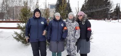 Новогодний каток у администрации Кировского района продолжает свою работу