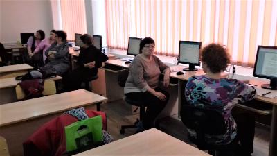 В Кировском районе члены УИК Чемского жилмассива прошли обучение интерактивному рабочему блокноту