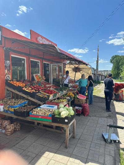 Продолжается работа по пресечению несанкционированной торговли в Кировском районе