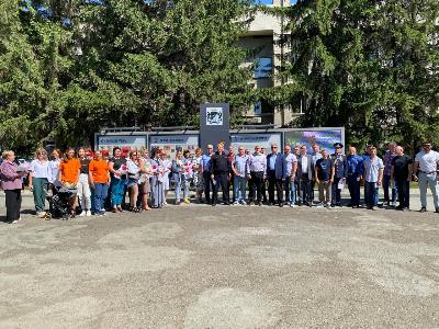 В преддверии празднования 132 годовщины города Новосибирска состоялось торжественное открытие Доски почета Кировского района по итогам работы в 2024 году! 