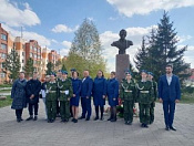 12 мая возле бюста Рихарда Зорге высадили 18 пихт
